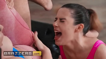 Keira Croft & Chanel Camryn Berubah Jadi Squirt Show Saat Yoga Bareng Mick Blue