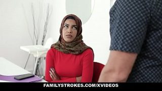 Maya Farrell – Adik Tiri Belajar Mengisap Kontolku Dengan Hijabnya