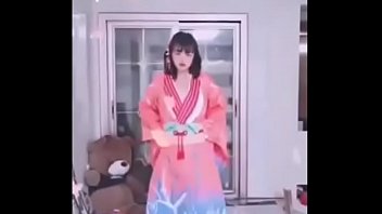 Mahasiswi Cantik China Berpose Seksi Dan Menggoda