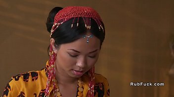 Pijat Thailand Menawarkan Sensasi Pijat Kaki Yang Menggoda