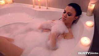 Menggoda Di Kamar Mandi Dengan Dewi Seksi Jasmine Jae Yang Bergairah
