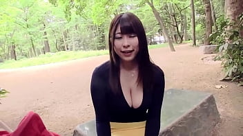 Mikuru Shiba, J Cup Tanpa Celana Di Taman Umum. Aura Menggoda Dan Mencari Pasangan Untuk Kesenangan.