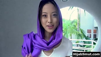 Remaja Muslimah Panas Tak Bisa Berhenti Memikirkan Bercinta
