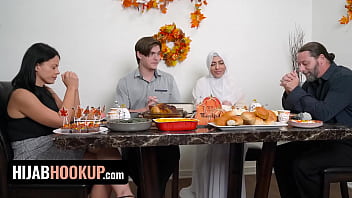 Muslim Cantik Audrey Royal Rayakan Thanksgiving Dengan Gairah Di Atas Meja – Hijab Hot