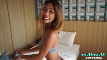 Tuktukpatrol Gadis Bangkok Seksi Dipenuhi Kenikmatan