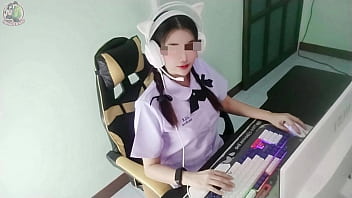 Gadis Thailand Digoda Senior, Eksploitasi Di Depan Komputer (suara Jelas) 4k