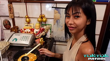Pikka Thai Yang Seksi Dan Langsing Kembali Untuk Menikmati Lagi Kontol Putih Tebal