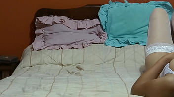 Kamera Tersembunyi – Masturbasi Bersama Ibu Tiri Latin, Dia Merintih Minta Ditiduri, Anak Tirinya Memasukkan Kontol Besar Ke Memek Berbulu Nikmatnya