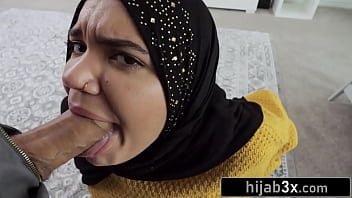 Gadis Berhijab Nyalang Menggoda Kakak Tiri Demi Uang (naudi Nala)