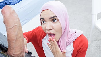 Hijab Stepsister Rela Lakukan Apa Saja Demi Investasi Dari Kakak Tiri – Hijablust