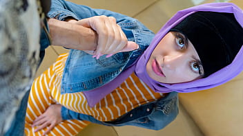 Gadis Timur Tengah Siap Menyerahkan Diri Pada Pelatihnya – Hijablust