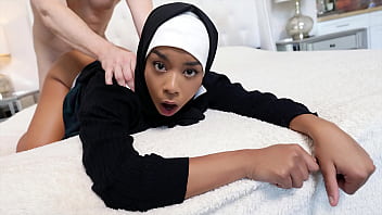 Nafsu Hijab Anak Tiri Ingin Rasakan Kenikmatan Hingga Ke Dalam – Hijablust