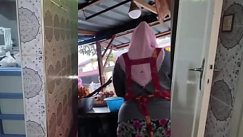 Seksi Ibu Rumah Tangga Muslim Indonesia
