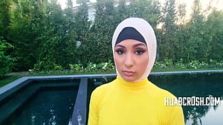 Gadis Hijab Pertama Kali Merasakan Kenikmatan