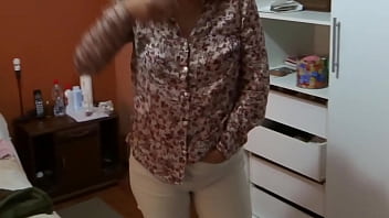 Momen Panas Ibu Tiri Berbulu, Istri Matang, Nenek Menggoda, Dan Eksibisionis – Ardientes69