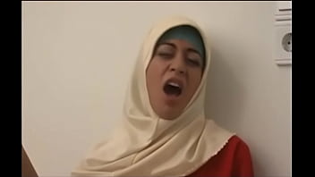 Muslimah Cantik Berhijab Dengan Nomor 1101689