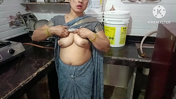 Ibu Tiri Mesra Dengan Anak Tirinya Saat Ibunya Di Dapur