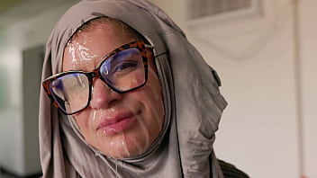 Hijab Cosplay – Milf Amerika Ditiduri Wajahnya