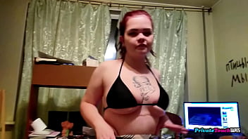 Wanita Rusia Berisi Nikmati Momen Intim Yang Menggairahkan