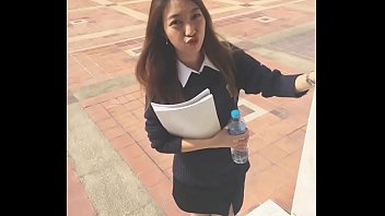Gadis Thailand Imut Bermain Diri Sendiri