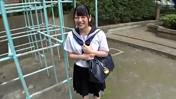 Gadis Jepang Imut Berbaju Seru Digoyang Di Kamar Hotel