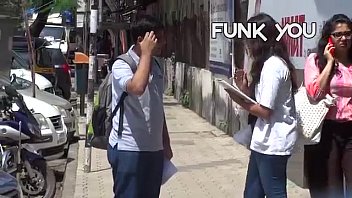 Cewek Iseng Tanya Ukuran ‘itu’ Ke Orang Asing! Prank Gokil Di India