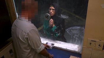 Arab Terbongkar – Pengungsi Muslim Cantik Butuh Bantuan, Malah Dapat Penipuan