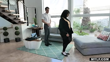 Kylie Kingston, Ibu Rumah Tangga Yang Haus Dengan Pria Muda