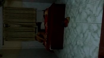 Kencan Romantis Bersama Pasangan Usai Pesta Bareng Teman
