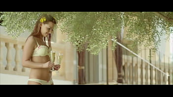 Ciuman Romantis Gadis Lesbian Dari Eropa