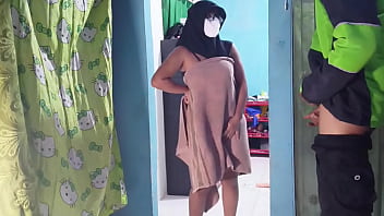 Ketahuan Kurir Ojol Saat Aku Lagi Asyik Sendiri
