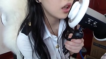 Geliat Sensual Di Telinga Dengan Suara 3d