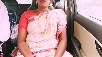 Pembantu India Bercinta Di Mobil Dengan Obrolan Mesum Telugu.