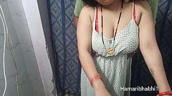 Menggoda Bhabhi India Dengan Bentuk Tubuh Menawan