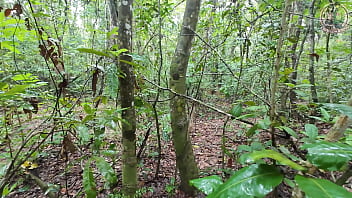Momen Panik Cewek Thailand Saat Pipis Di Hutan Sambil Cari Jamur | Suara Asli 4k