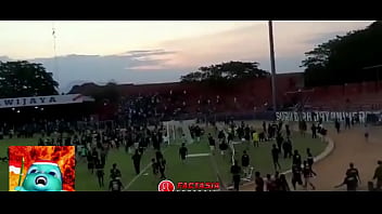Gaya Suporter Indonesia Saat Beri Dukungan