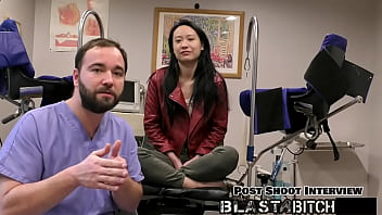 Zoe Lark Dibuat Penuh dengan Sperma Setelah Memberikan Oral