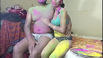 Pertama Kali Rayakan Holi Dengan Istri Tetangga