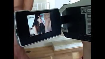 Gadis Seksi Berambut Gelap Tukar Cairan Dengan Penuh Gairah