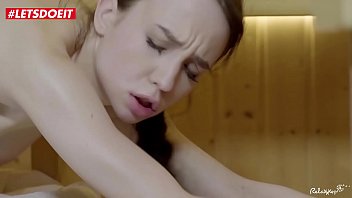 Letsdoeit – Gadis Remaja Rusia Bertarung Dengan Pria Berotot Di Sauna