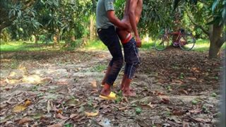 Kisah Panas Dua Kekasih Di Kebun Mangga