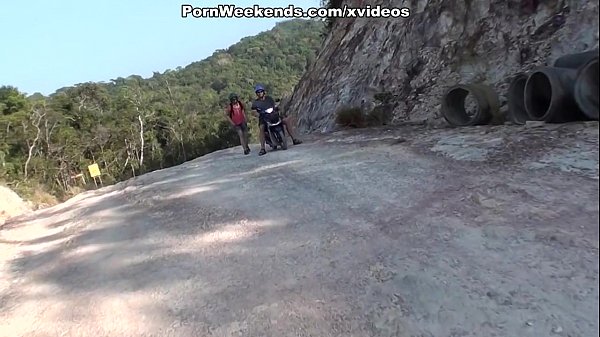 Pasangan Merekam Video Mesra Di Thailand