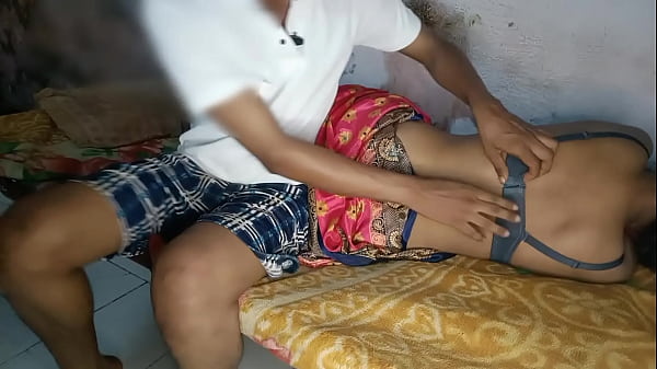 Kisah Panas Di Ranjang Dengan Bibi Seksi Dari Desa