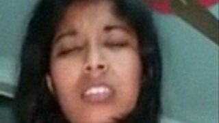 Pacar Perempuan Desi Yang Berusaha Memuaskan Kekasihnya