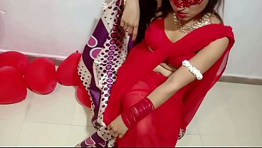 Pengantin Baru India Bersari Merah Rayakan Valentine Dengan Suami Desi – Film Panas Hindi Lengkap
