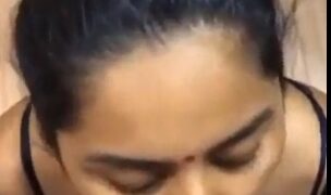 Gadis India Menggoda Dengan Aksi Blowjob Yang Menggairahkan