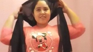 Gadis Pakistan Montok Buka Kancing Bajunya