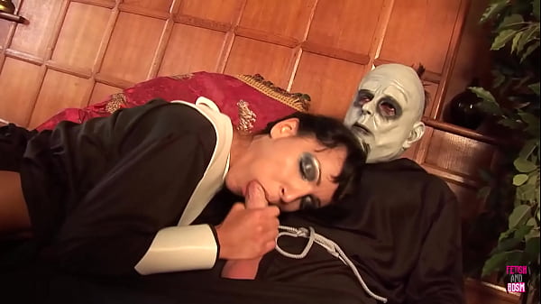 Video Retro Keluarga Addams Yang Panas Penuh Adegan Bercinta Liar Beramai-ramai