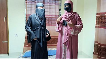 Adik Tiri Berhijab Menggoda, Ingin Dirasuki Batang Besar Di Lubang Mesumnya