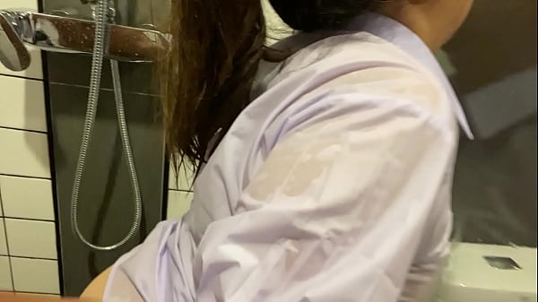 สาวมัธยมสุดเซ็กซี่ เต้านมใหญ่โดนใจ โดนเย็ดหนักในห้องน้ำ